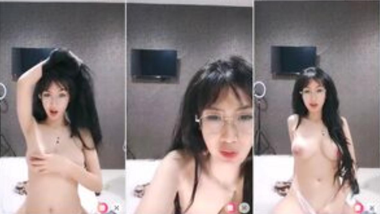 Bokep Live – Miss Awcece Remes Toket Gemes