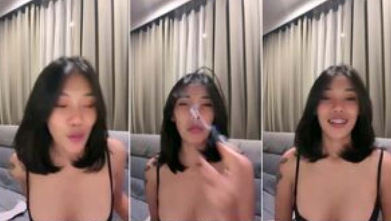 Bokep Live – Telanjang Dada Omek Ngangkang Pake Sex Toys Miss Dee
