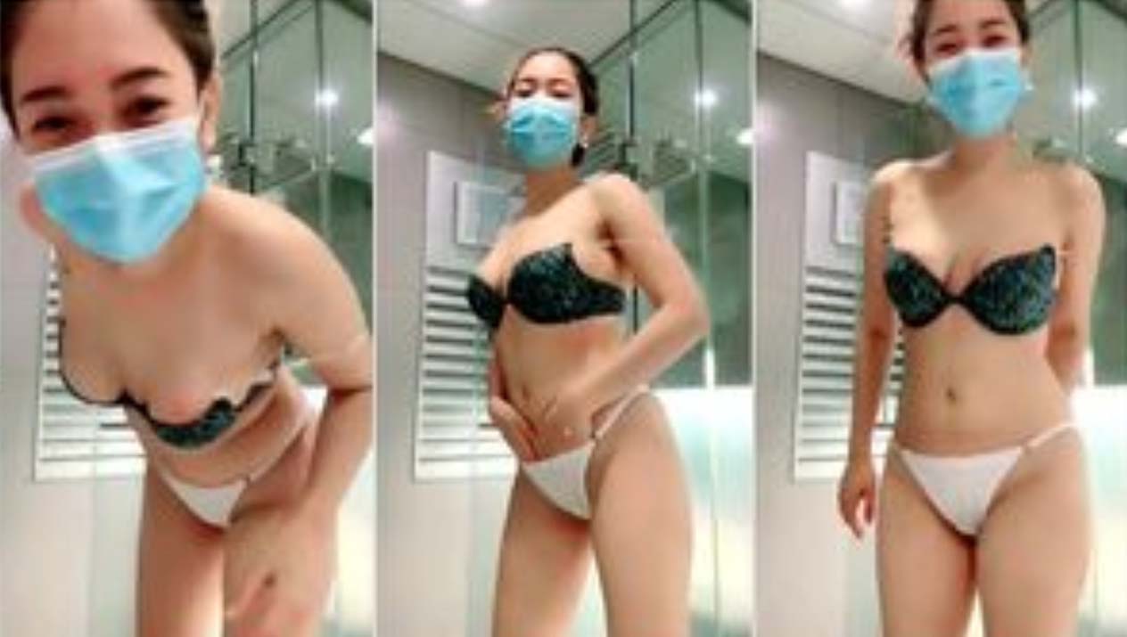 Bokep Live – Miss Imel Host Cantik Mandi