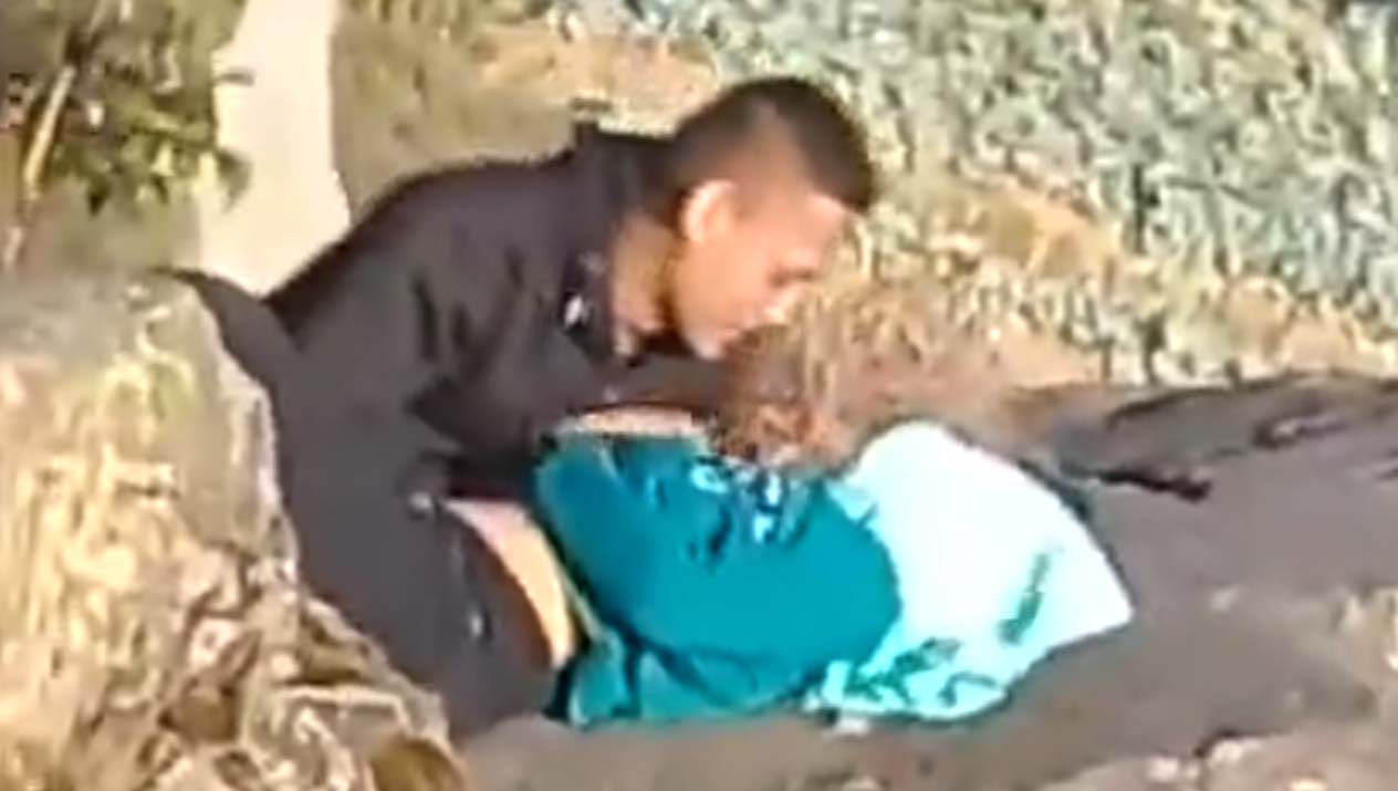 Bokep Jilbab – Ngintip Orang Ngewe di Bukit