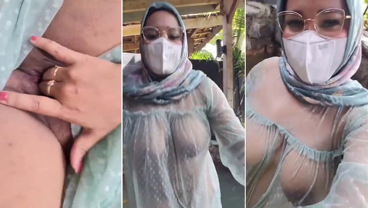 Bokep Jilbab – Tante Yona Jilboobsr Utingnya Transparan di Kolam